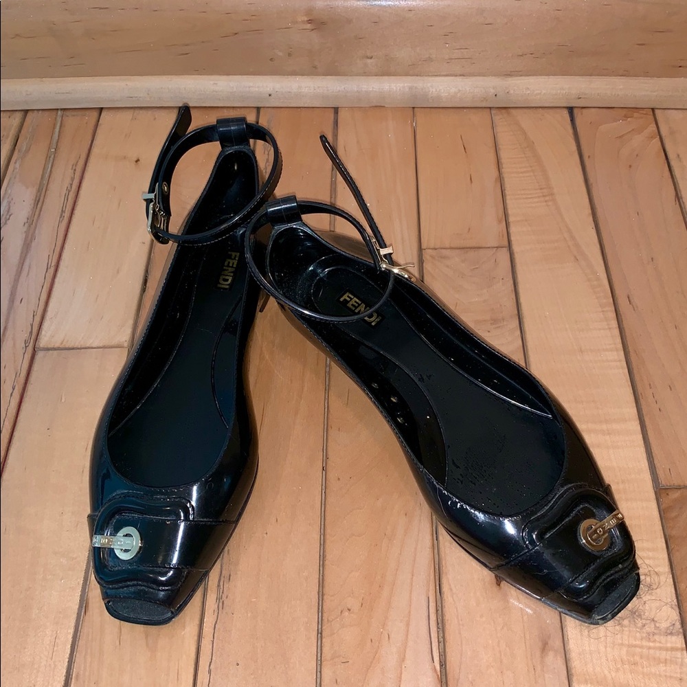 Like new Fendi logo sandals, size 38. - Picture 2 of 4